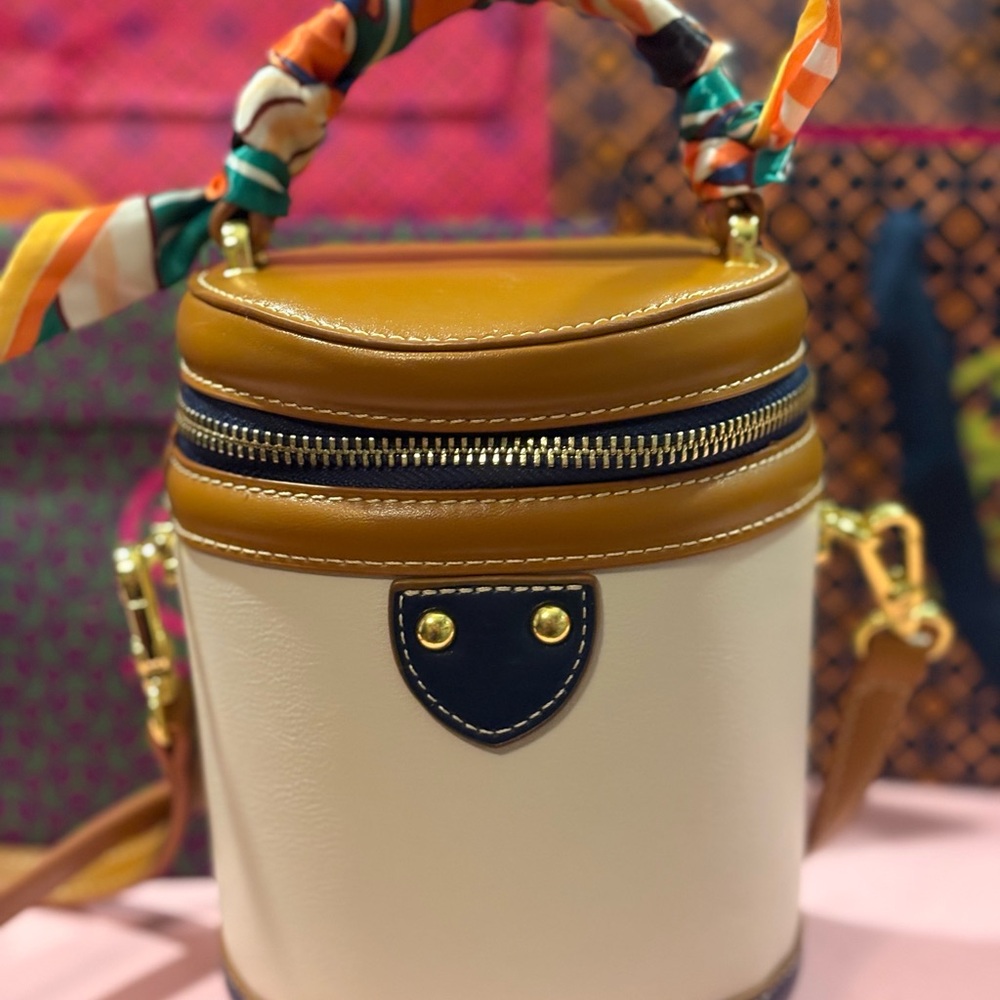 Stylish Cream and Tan Women's Bag